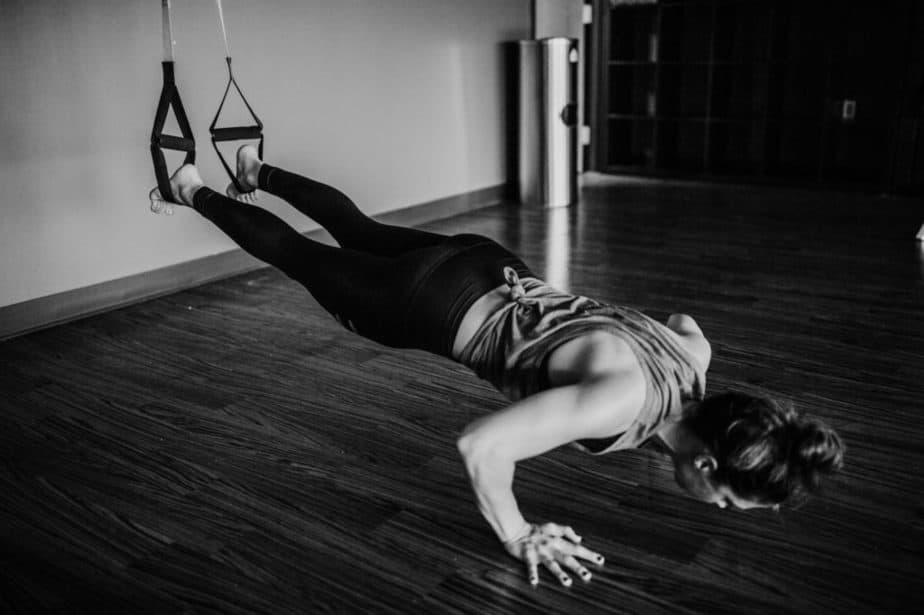 Woman Doing A Plank Exercise | ModernCalisthenics.com